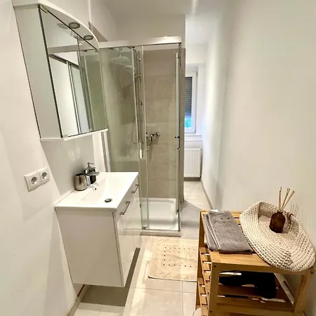 Elegante Mit Balkon - Nähe Stadthalle *