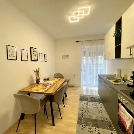 Elegante Mit Balkon - Nähe Stadthalle Apartment *