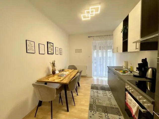 Elegante Mit Balkon - Naehe Stadthalle Апартаменти *