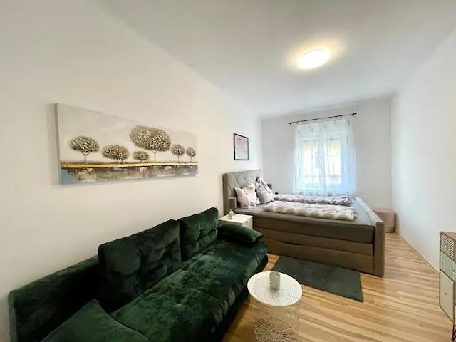 Апартаменти Elegante Mit Balkon - Naehe Stadthalle *