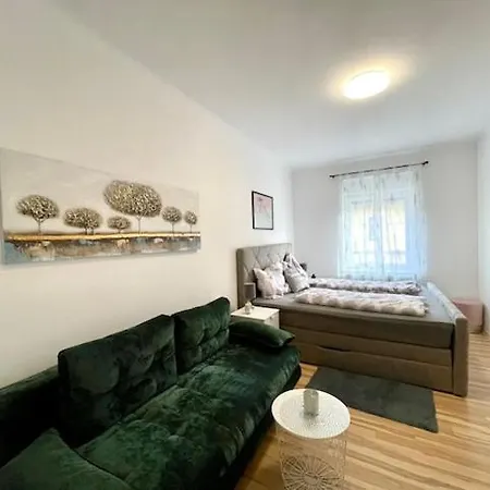 Apartamento Elegante Mit Balkon - Naehe Stadthalle *