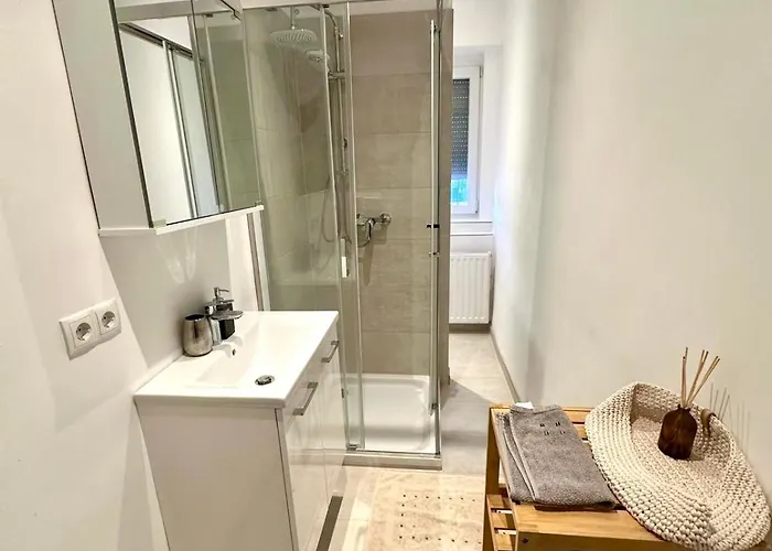 Elegante Mit Balkon - Naehe Stadthalle *